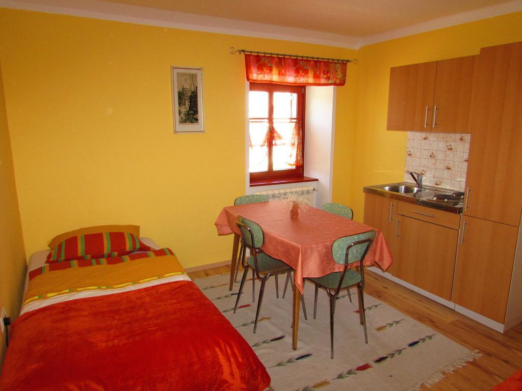Tourist Farm Dujceva Domacija Villa Vremski Britof Room photo